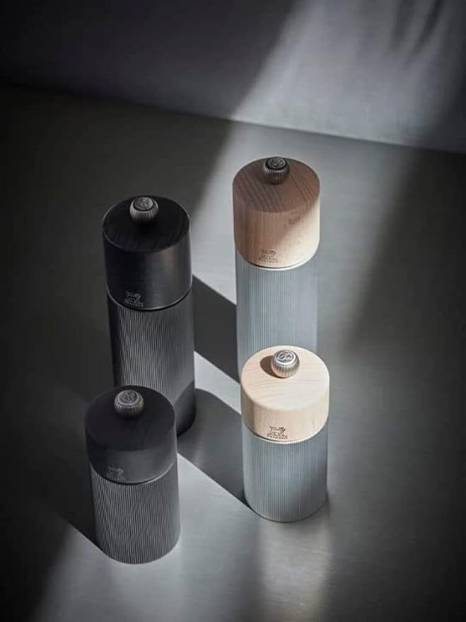 PEUGEOT - Line Salt Mill - Classic Grind Adjustment - Aluminium and Wood PEFC Certified - Made in France - Natural Color.18 cm -7"