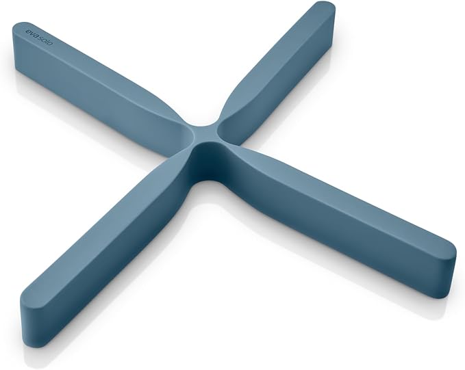 EVA SOLO | Flex Trivet Dusty Blue | Save Drawer Space with This Folding Trivet | Heat-Resistant Silicone & Dishwasher-Safe | Danish Design & Functionality | Dusty Blue