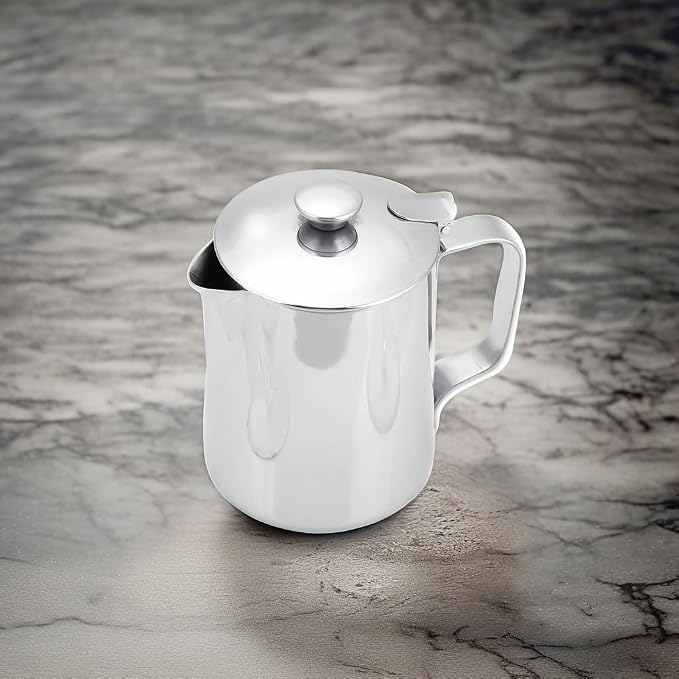 Stainless Steel Milk Frothing Pitcher 600 ml with Lid, Latte Art Pouring Coffee Jug for Home Barista Cappuccino and Steam Wand Steam Pitcher Use