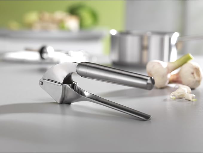 ZWILLING Pro Garlic Press