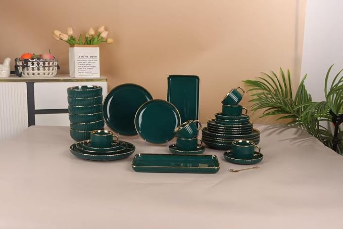 Elegant 32-Piece Emerald Green Ceramic Dinnerware Set for 6, Luxury Ribbed Stoneware Dishes with Gold Trim, Includes Plates, Bowls, Cups & Saucers, Holiday & Dining Tableware Set