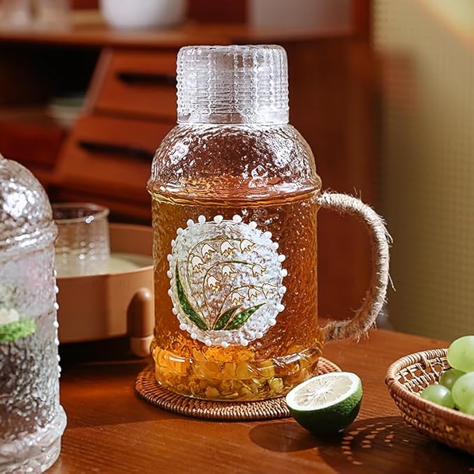 Pitcher 2200ml Glass Water Pitcher with Lid, Heat Resistant Glass Teapot with a Cup for Preparing Iced Tea, Juice and Hot and Cold Drinks Water Pitcher