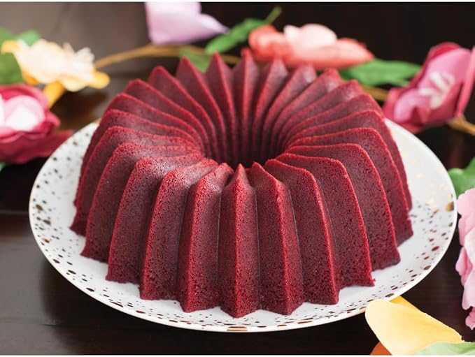Nordic Ware Brilliance Bundt, 10 Cup, Gold