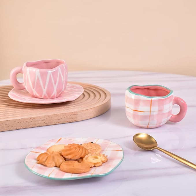 Koythin Ceramic Coffee Mug, Cute Pink Cup for Women with Saucer for Office and Home, Dishwasher and Microwave Safe, 10 oz/300 ml for Latte Tea Milk (Pink Check)