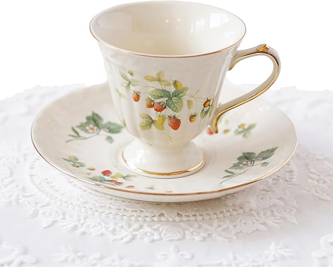 Porcelain Tea Cup and Saucer Set, 8.5 oz/250 ml Ceramic Coffee Mug with Saucer and Spoon, Vintage Coffee Cup with Gold Trim and Gift Box for Mom Women Mother's Day, Retro Strawberry Pattern