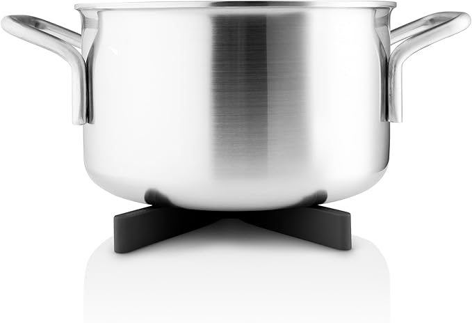 EVA SOLO | Flex Trivet Black | Save Drawer Space with This Folding Trivet | Heat-Resistant Silicone & Dishwasher-Safe | Danish Design & Functionality | Black