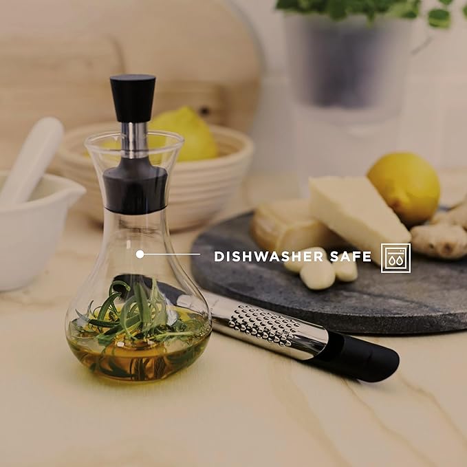EVA SOLO | Dressing shaker 0.25l | Drip-free – no oil or dressing on the table | Oilflask & dressing shaker | Danish Design & Functionality | Tools Kitchen Gadgets & Accessories