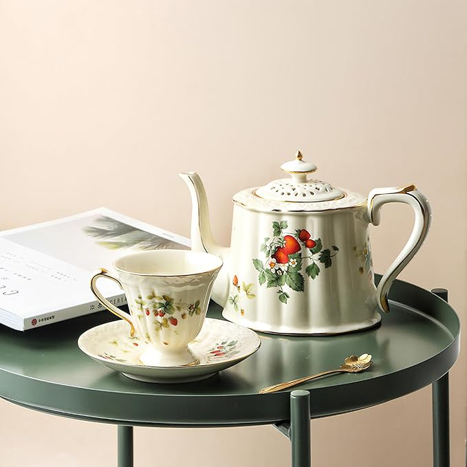 Porcelain Tea Cup and Saucer Set, 8.5 oz/250 ml Ceramic Coffee Mug with Saucer and Spoon, Vintage Coffee Cup with Gold Trim for Mom Women Mother's Day, Retro Strawberry Pattern