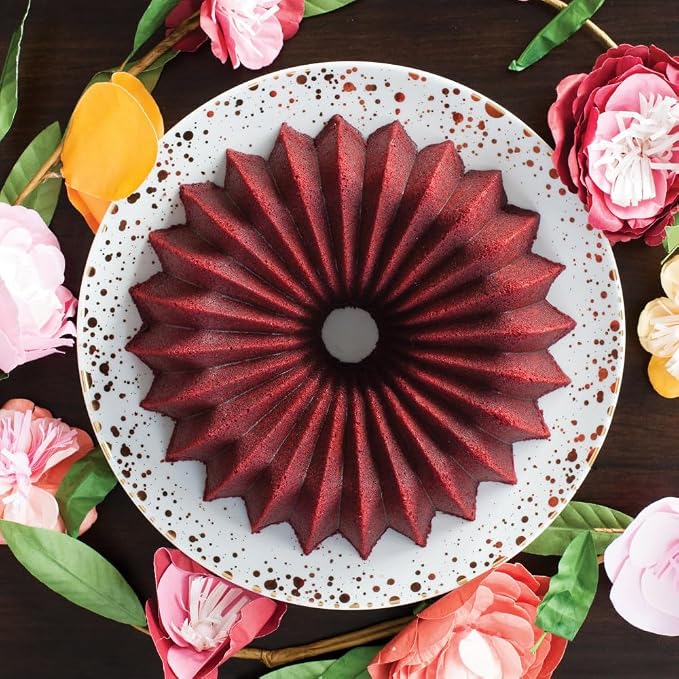Nordic Ware Brilliance Bundt, 10 Cup, Gold
