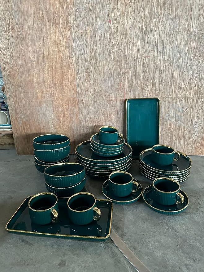 Elegant 32-Piece Emerald Green Ceramic Dinnerware Set for 6, Luxury Ribbed Stoneware Dishes with Gold Trim, Includes Plates, Bowls, Cups & Saucers, Holiday & Dining Tableware Set