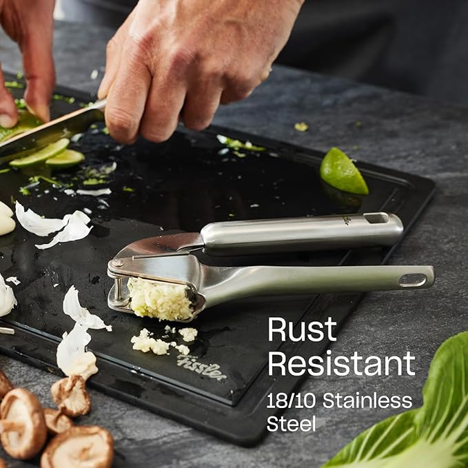 Fissler Essential Garlic Press, 18/10 Stainless Steel Garlic Mincer & Crusher, Kitchen Cooking Utensil, Ergonomic Handle, Easy to Clean, Dishwasher Safe