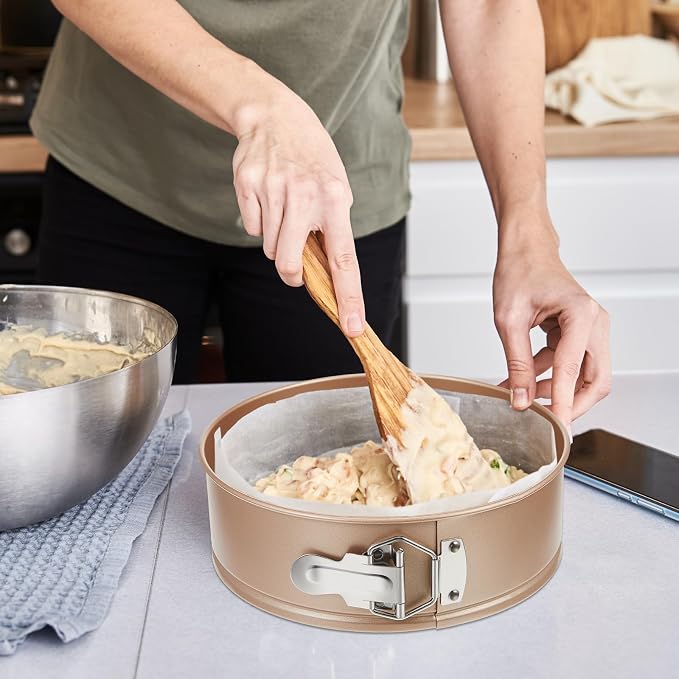 Funnymoom 4 Pcs 8 Inch Non Stick Springform Pan with Removable Bottom Carbon Steel Round Springform Cheesecake Pan with Stainless Steel Spring Buckles for Baking Kitchens Restaurant(Champagne Gold)