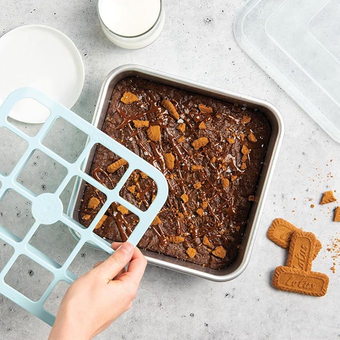 Nordic Ware Brownie Buddy Kit, 9-Inch Square Pan with Plastic Slicer and Lid