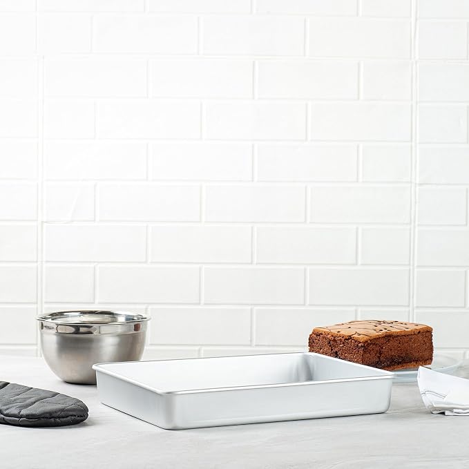 Restaurantware-Met Lux 13 x 9 x 2 Inch Straight-Sided Baking Tin, 1 Rectangular Cake Pan - Oven-Ready, Freezable, Anodized Aluminum Baking Sheet Cake Pan, Greaseproof, For Birthday