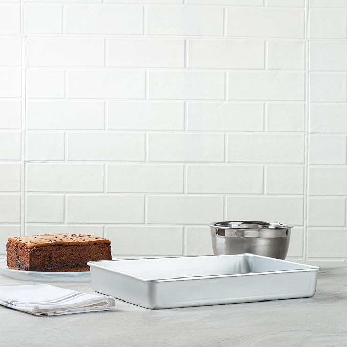 Restaurantware-Met Lux 13 x 9 x 2 Inch Straight-Sided Baking Tin, 1 Rectangular Cake Pan - Oven-Ready, Freezable, Anodized Aluminum Baking Sheet Cake Pan, Greaseproof, For Birthday