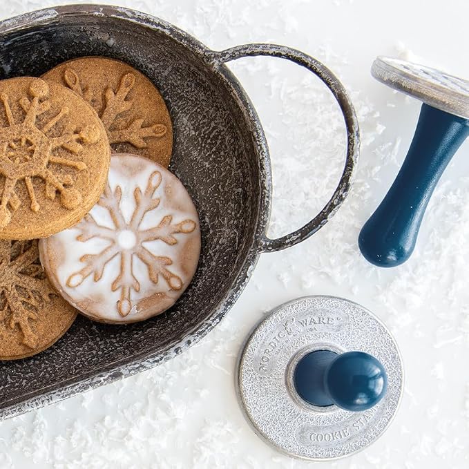 Nordic Ware Snowflake Cookie Stamps (Set of 3), Sturdy Cast Aluminium Cookie Stamp Set, Cookie Press Set Made in the USA, Sturdy and Durable Biscuit Maker Press Set