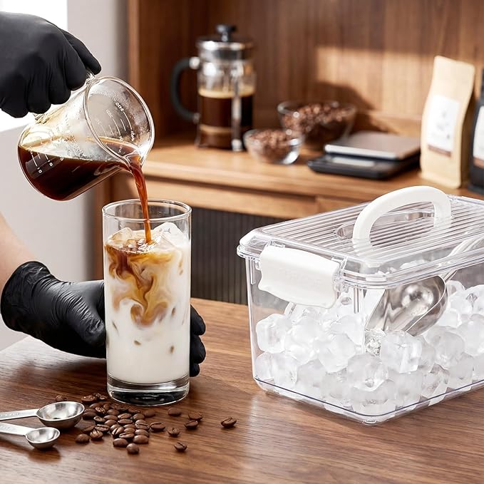 2 Set Ice Bin and Metal Scoop Set, Plastic Freezer Ice Bin with Lid, Clear Storage Bucket Plastic Containers Food Scoops for Cocktail Freezer Bar Party Barbeque Camping