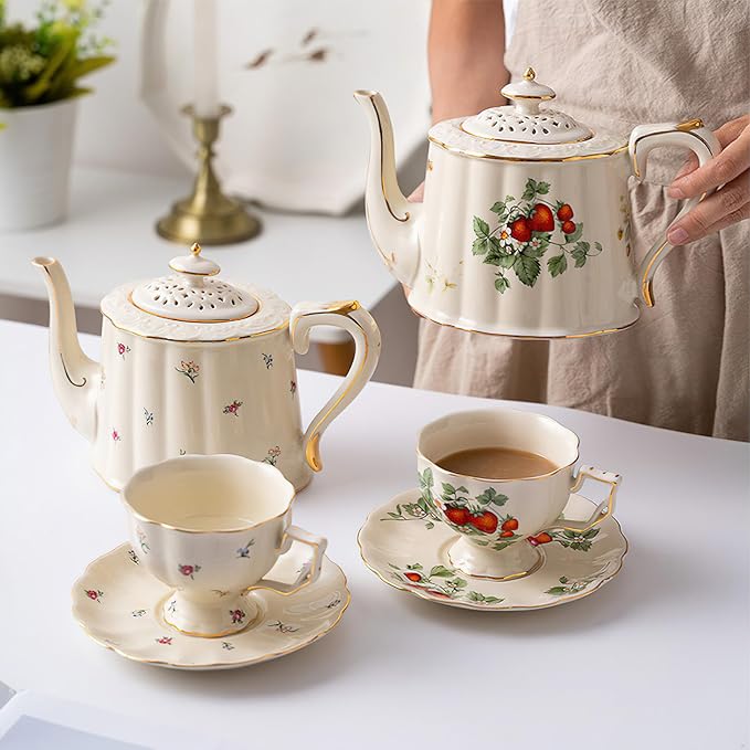 Porcelain Tea Cup and Saucer Set, 8.5 oz/250 ml Ceramic Coffee Mug with Saucer and Spoon, Vintage Coffee Cup with Gold Trim for Mom Women Mother's Day, Strawberry Pattern