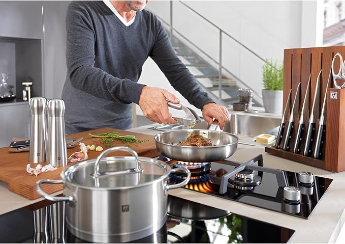 ZWILLING Pro Garlic Press