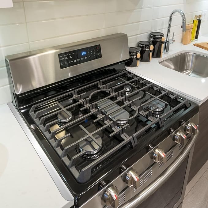 Stove Cover, Stove Guard, Stainless Steel Stove Gap Covers, Heat Resistant & Easy to Clean Stove Counter Gap Cover, Kitchen Stove Counter Gap Cover Eliminates Gap Between Counter & Appliances (2 pcs)