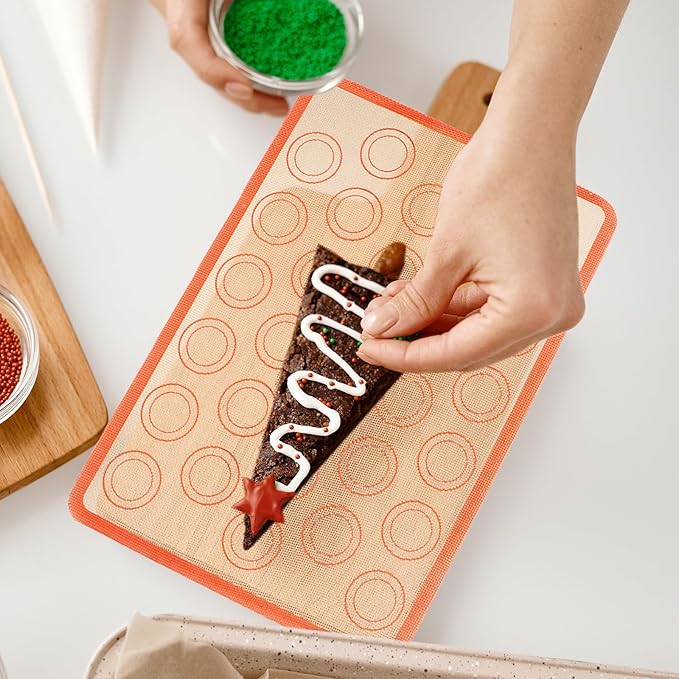 DECHOUS 3 Pcs Silicone Baking Mats 42x29.5cm High Temperature Resistant Fiberglass Nonstick Bake Liners for Oven Pastry Bread Cake Baking Pads with Rounded Coffee Bottom Edges