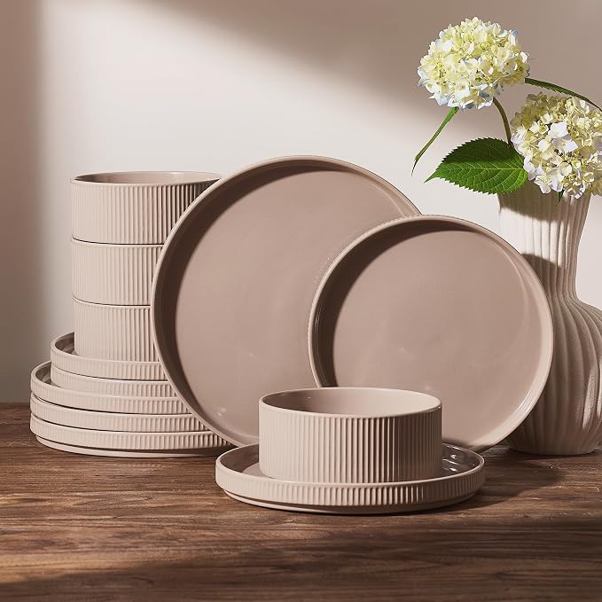 Famiware Star 12-Piece Stoneware Dinnerware Set for 4 – Brown, Ceramic Ribbed Plates and Bowls – Modern Rustic Dishes, Everyday & Formal Use – Chip & Scratch Resistant, Microwave & Dishwasher Safe