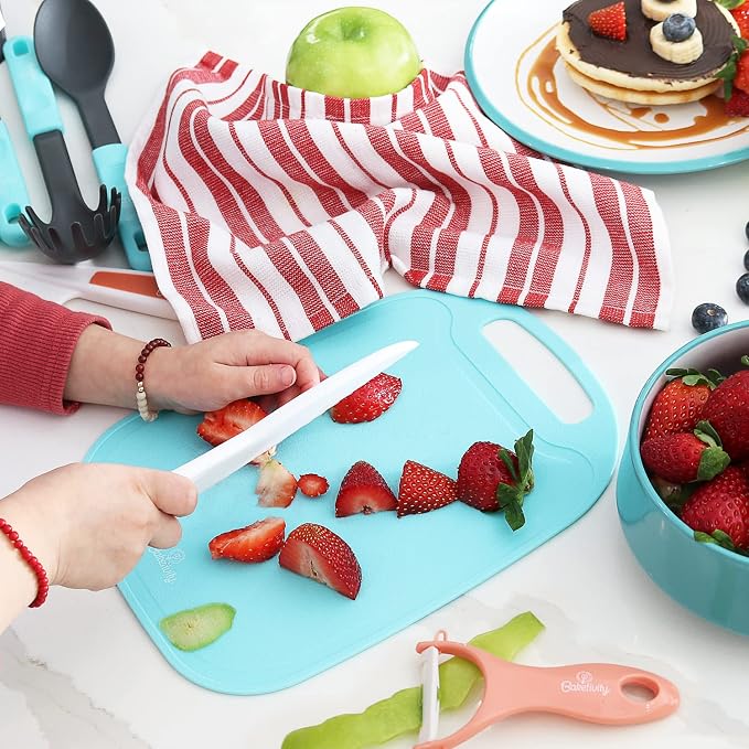 Baketivity Kid Safe Plastic Knives for Real Cooking with Cutting Board, Peeler for Kitchen - Knife Set with Blunt Tip, Dishwasher Safe, BPA Free Kids Knives for Cutting