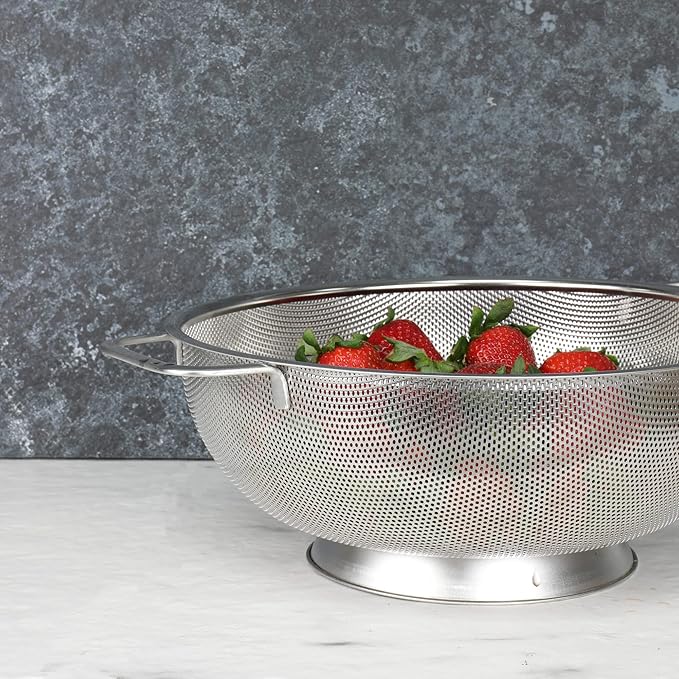 Chef Craft Quick Drain Microperforated Colander Set, 1.5 Quart, 2.5 Quart, and 5 Quart 3 Piece Set, Stainless Steel