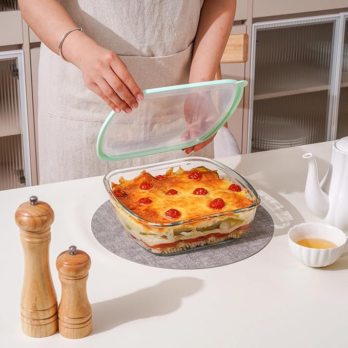 NUTRIUPS 9 x 9 Glass Baking Dish with Lid 2 Pack, Square Baking Pan, Glass Casserole Dish for Oven Dishwasher Safe, Baking Pan for Lasagna, Risotto (Green, 2 Pack, 2.6L)