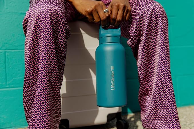 LifeStraw Go Series — Insulated Stainless Steel Water Filter Bottle for Travel and Everyday Use removes Bacteria, Parasites and Microplastics, Improves Taste, 1L, Polar White