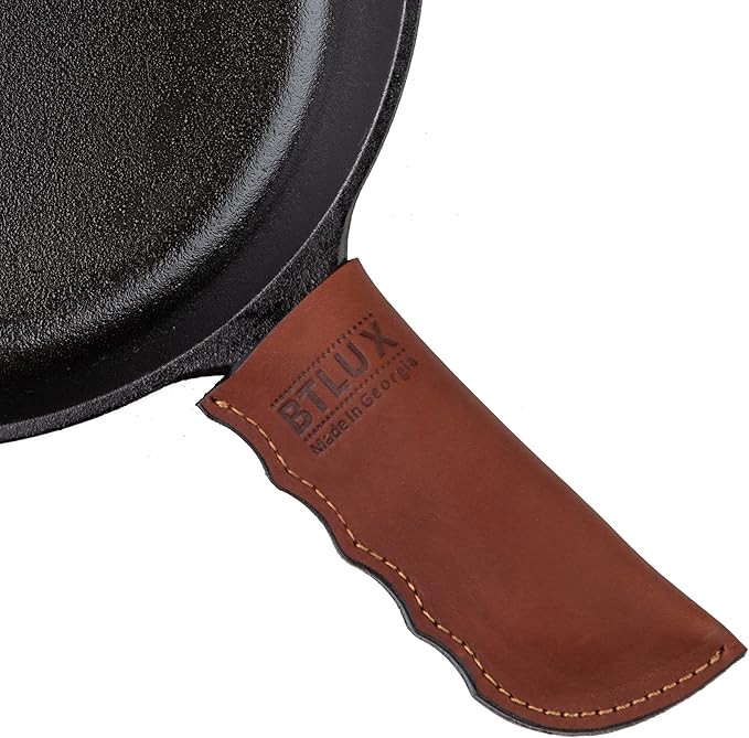 Cast Iron Care Bundle: 316 Stainless Steel 𝐓𝐫𝐢𝐩𝐥𝐞 𝐑𝐢𝐧𝐠 𝐂𝐡𝐚𝐢𝐧𝐦𝐚𝐢𝐥 Scrubber (Orange) & Extra Thick Leather Handle Cover (𝐌𝐚𝐝𝐞 𝐢𝐧 𝐆𝐞𝐨𝐫𝐠𝐢𝐚) – Perfect for Pan