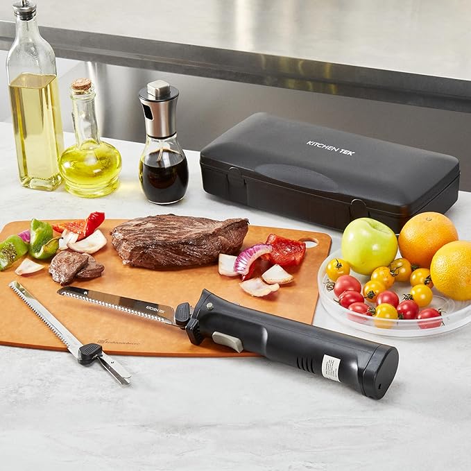 Restaurantware-Kitchen Tek Electric Knife Set, 1 Electric Knife With Motorized Handle - Includes 1 Bread and 1 Carving Tool, 1 Case, Black Plastic Food Cutter With Stainless Steel Blades
