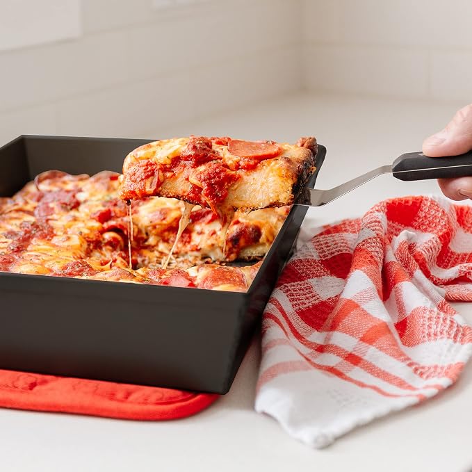 Chef Pomodoro Detroit Style Pizza Pan, 10 x 14 inch, Hard Anodized Rectangular Aluminum Deep Dish Pizza Pan, Pre-Seasoned Bakeware Kitchenware | Pre-Seasoned Nonstick Rectangular Bakeware, 2.5in Deep, Great for Casseroles, Focaccia & Deep Dish Desserts