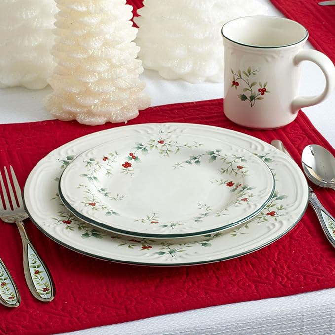 Pfaltzgraff Winterberry Salad Plates (8-Inch, Set Of 4), Green
