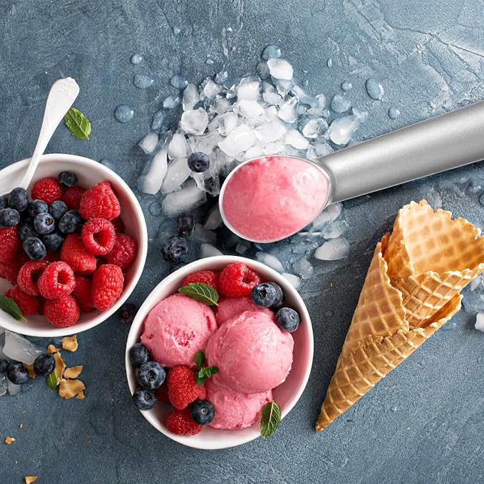Nuenen 5 Pack Ice Cream Containers 1Qt Freezer Storage Tubs with Silicone Lids and Spoon for Homemade Ice Cream Reusable, Sorbet Dishwasher Safe (Macaron color)