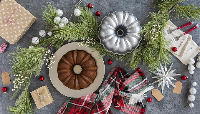 Nordic Ware Original Bundt, 12-Cup, Silver