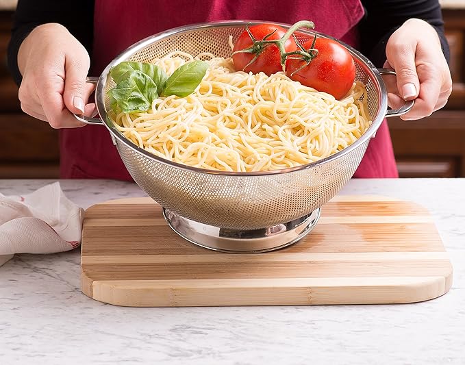 Bellemain 3 Qt Metal Colander with Handle | Pasta, Spaghetti, Berry, Fruit, Vegetable, Kitchen Food Strainer Basket | 18/8 Stainless Steel Colander Bowl | Pot Drainer for Cooking, Sifter Strainer