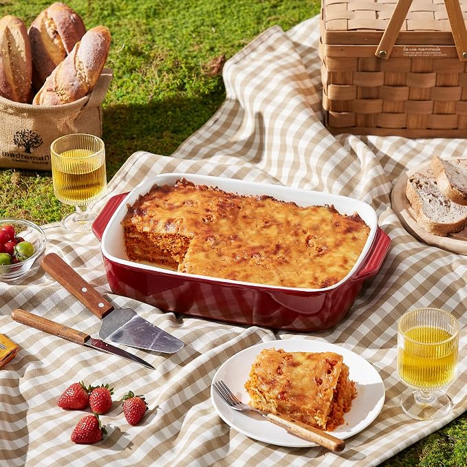 Lareina Large Ceramic Casserole Dish with Lid, 4.0 Quart Covered Rectangular Stoneware Baking Dishes for Oven, Deep 9x13 Inch Lasagna Pans for Baking and Serving, Perfect for Christmas, Red