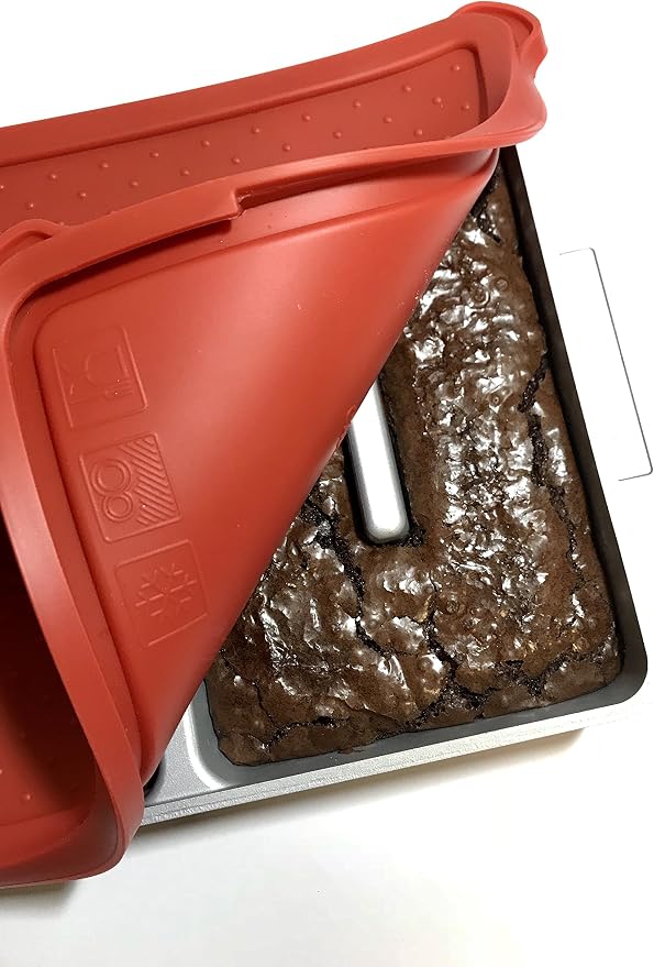 Baker's Edge Original All Edges Brownie Pan including lid, spatula & wedge | Includes Lid & Wedge, All Edges Design, Premium Double Nonstick Coating, Heavy Gauge Cast Aluminum