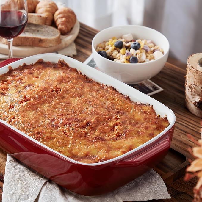 Lareina Large Ceramic Casserole Dish with Lid, 4.0 Quart Covered Rectangular Stoneware Baking Dishes for Oven, Deep 9x13 Inch Lasagna Pans for Baking and Serving, Perfect for Christmas, Red