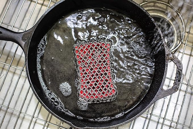 Lodge Chainmail Scrubbing Pad and Lodge Rust Eraser Set